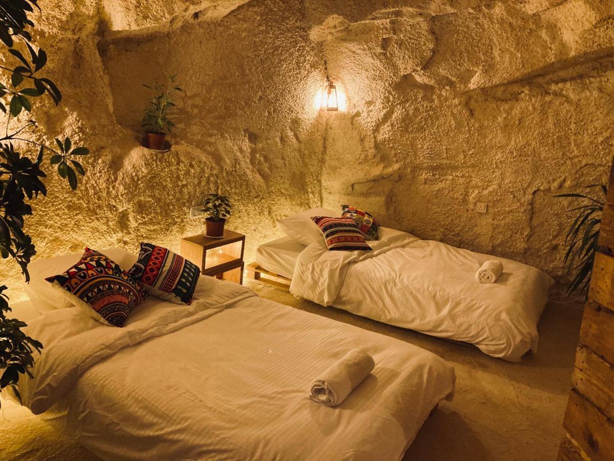 7 Caves Hotel Al Jāyah Exterior foto